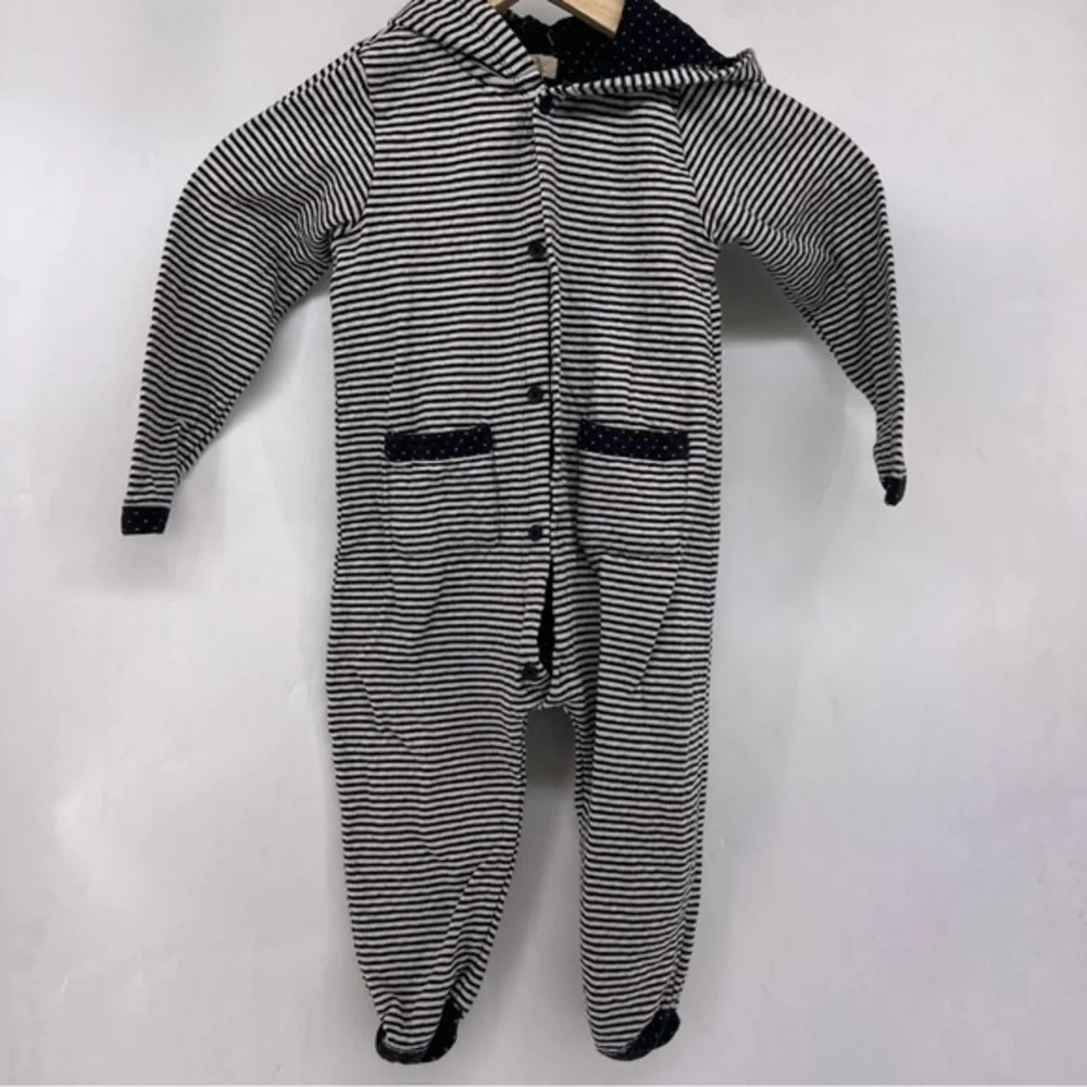 5/$25 Peek black and white Xl 18-24 one piece hoodie - Picture 1 of 4